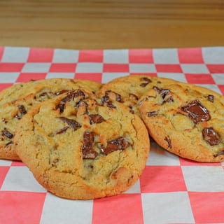 5 FRESH BAKED CHOCOLATE CHIP COOKIES